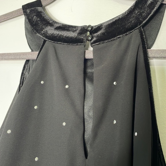 Suzy Shier Sleeveless Blouse - Picture 6 of 6